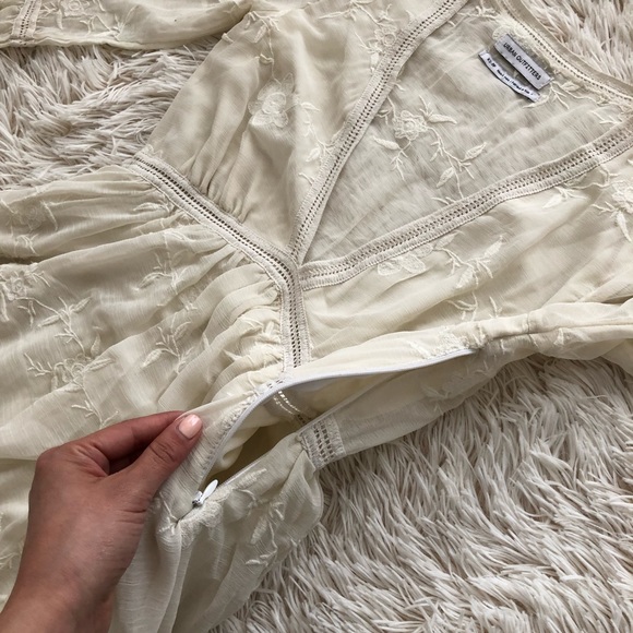 Embroidery white summer dress - Picture 6 of 7